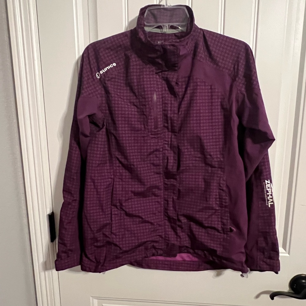 #846. Sunice Typhoon Magenta Waterproof & Breathable Windbreaker. Size Small